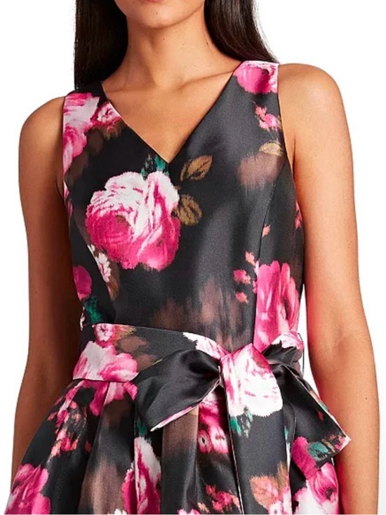 Tahari Dresses & Skirts - Tahari Black Floral V-Neck Sleeveless Dress with Bow Waist